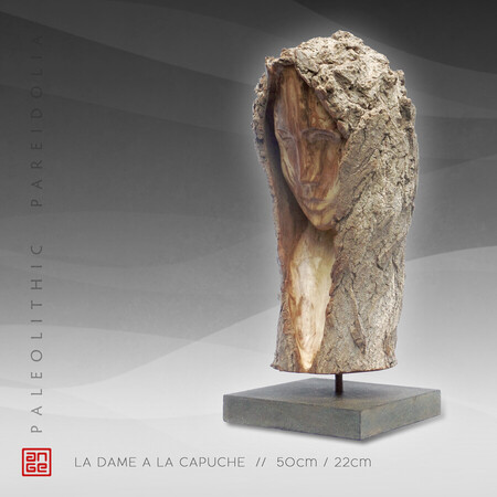 La DAME &agrave; la CAPUCHE